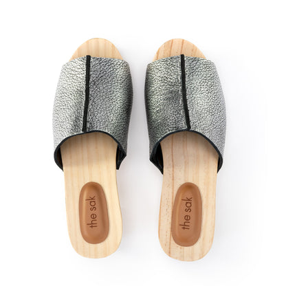 The Sak Ella Clog Sandal - Leather - Dark Silver