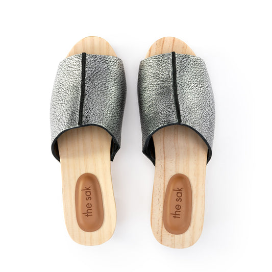 The Sak Ella Clog Sandal - Leather - Dark Silver
