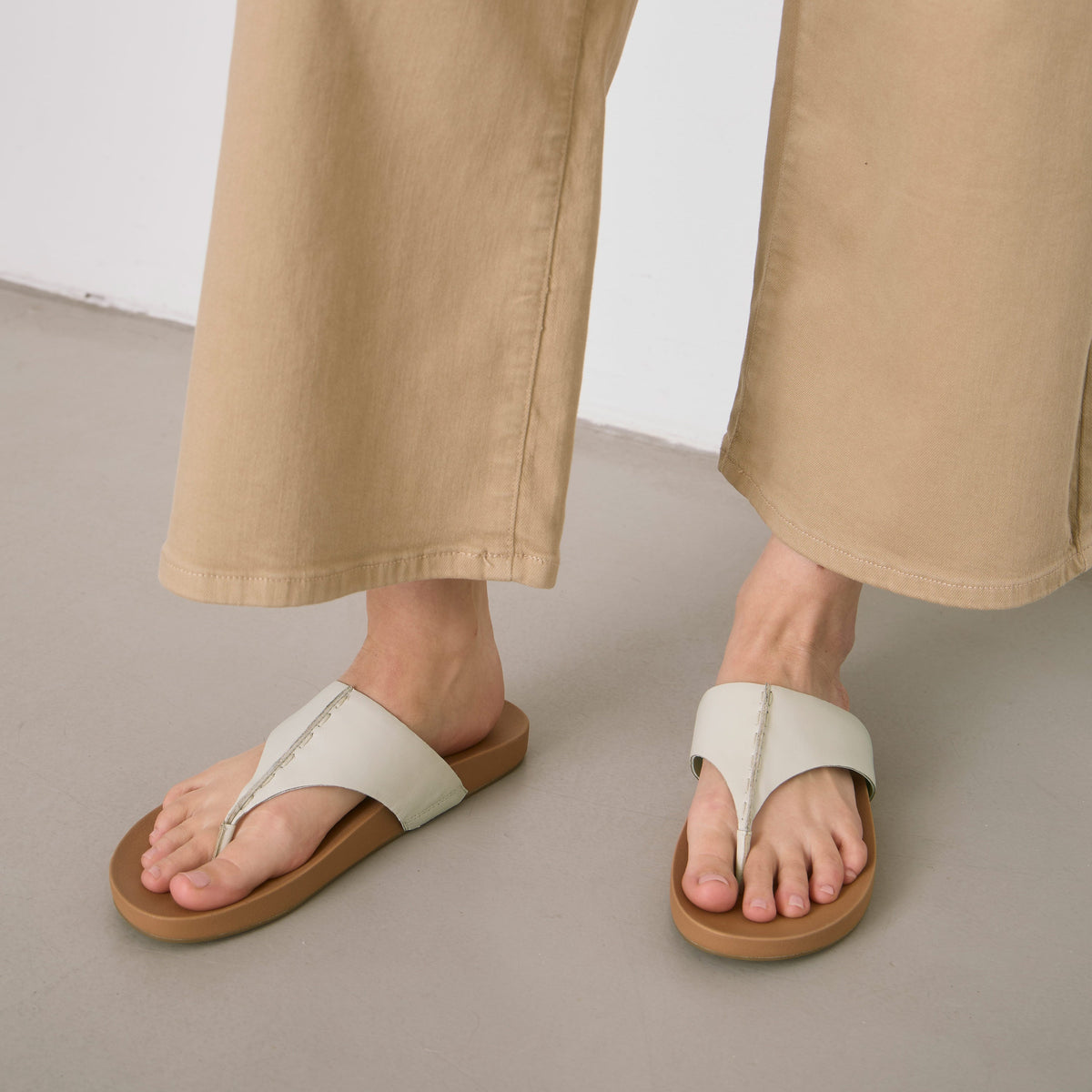 The Sak Everly Sandal - Leather - Stone